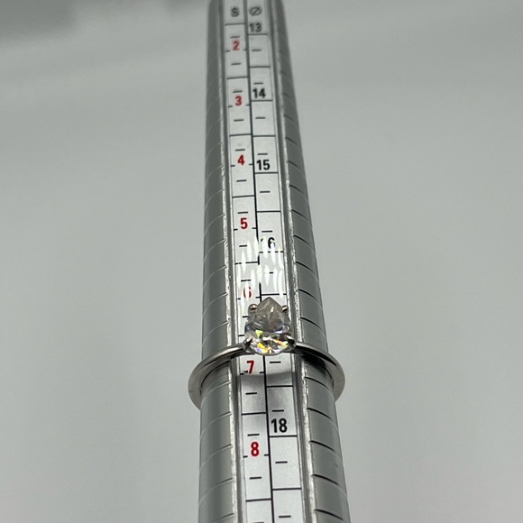 Pear solitaire ring - Picture 4 of 4